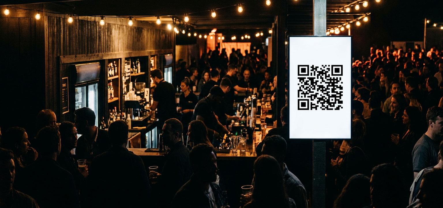 Mesa de restaurante com display de QR code